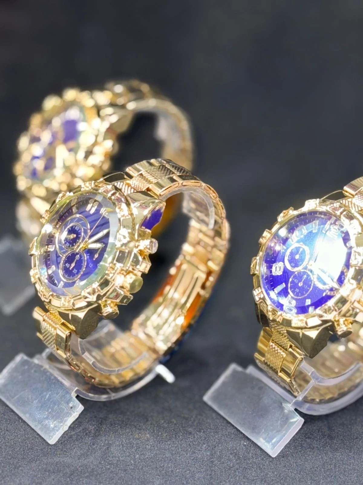Relógio Masculino Metal Dourado Fundo Azul Sortido