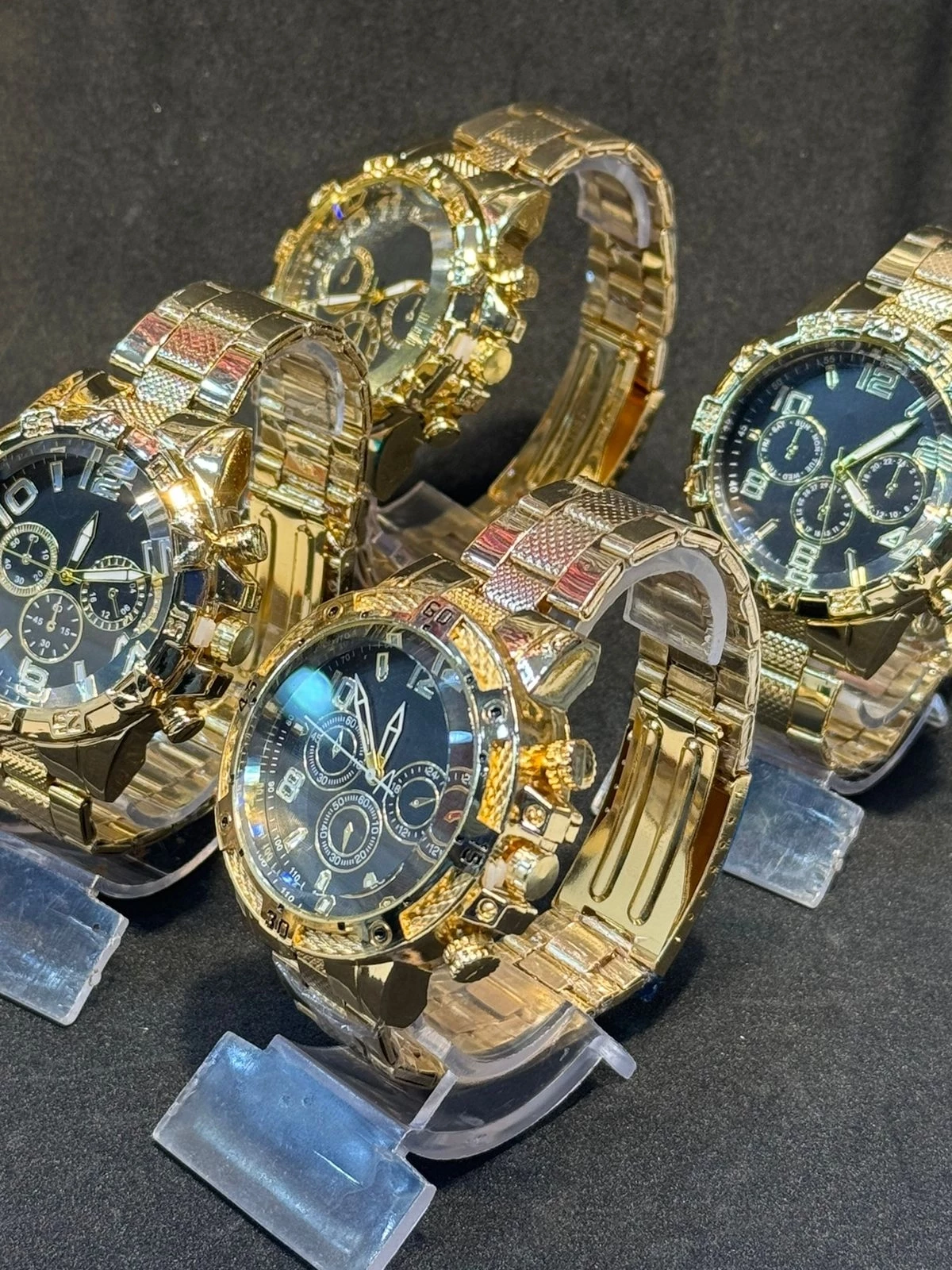 Relógio Masculino Metal Dourado Fundo Preto Sortido